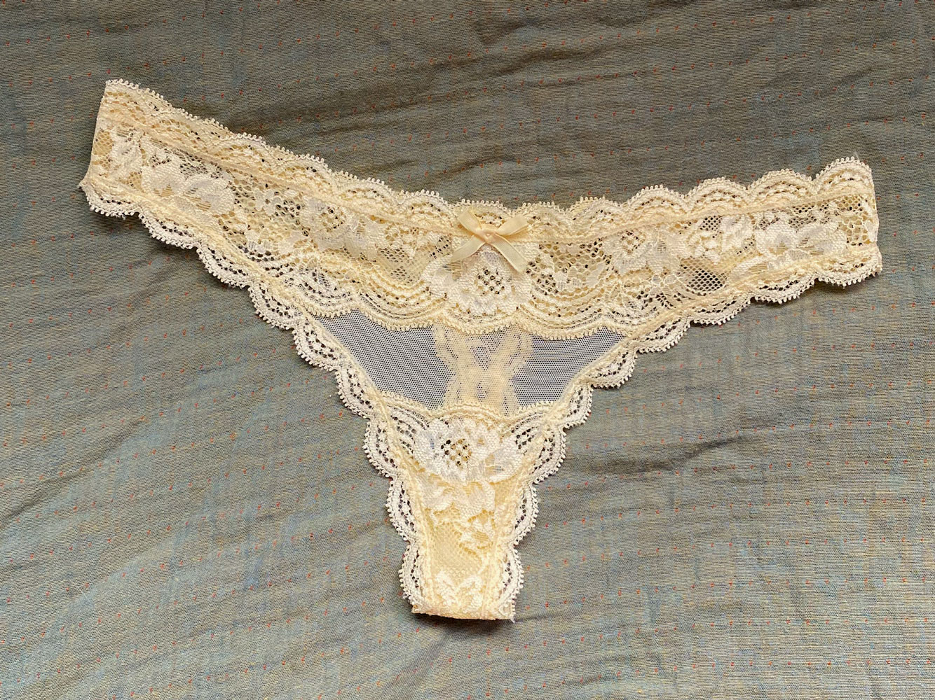 [Sold]Yellow lace thong